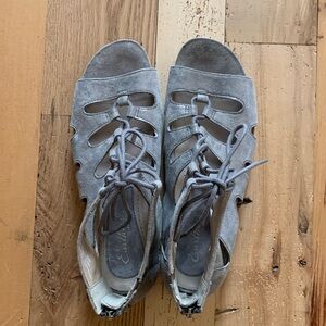 Earthies sandals light grey sheen size 10